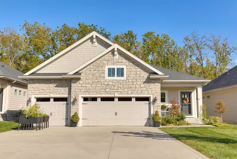 14405 Holcomb Ave, Urbandale, IA 50323