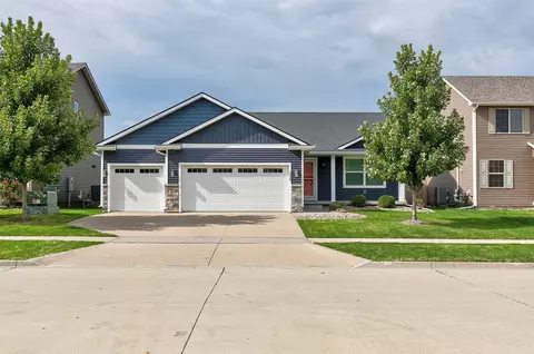 2320 SE Maxwell Dr, Waukee, IA 50263