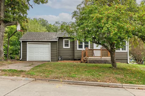 2701 27th St, Des Moines, IA 50310
