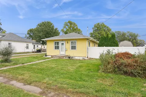 520 S Oak Park Ave, Colfax, IA 50054
