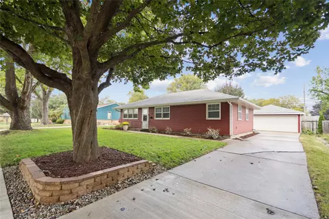 1102 NW 2nd St, Ankeny, IA 50023
