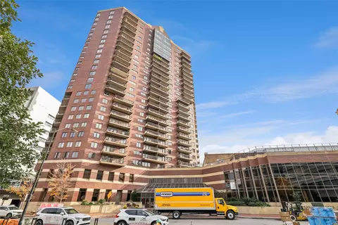 300 Walnut St #1801, Des Moines, IA 50309