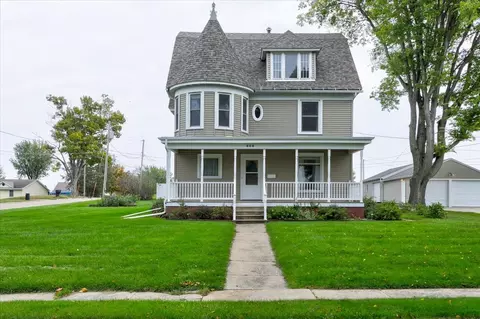 406 N East St, Toledo, IA 52342