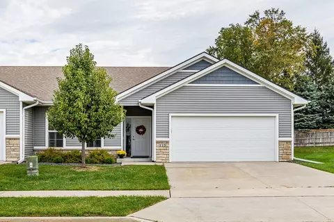 115 SE Silver Pointe Dr, Waukee, IA 50263