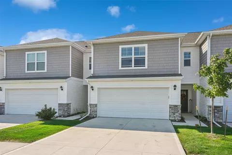 5504 144th St, Urbandale, IA 50323