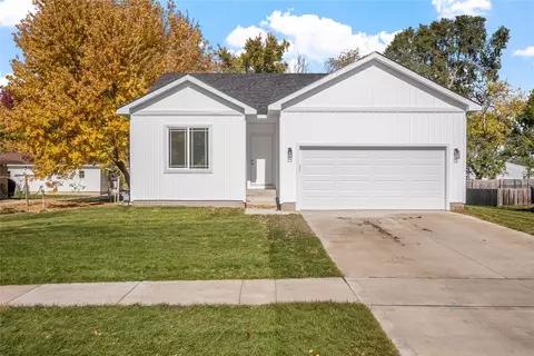 402 E 2nd St, Woodward, IA 50276