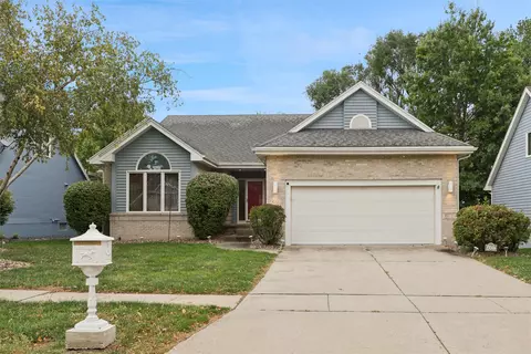4327 101st St, Urbandale, IA 50322