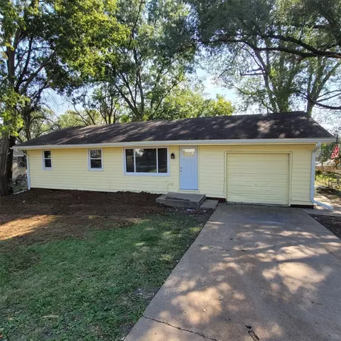 1201 E Philip St, Des Moines, IA 50315