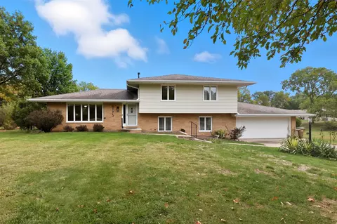 6775 NW Trail Ridge Dr, Johnston, IA 50131
