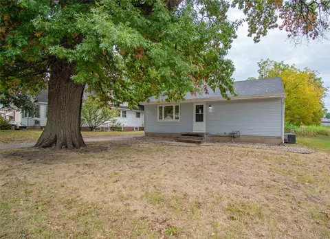3673 67th St, Urbandale, IA 50322