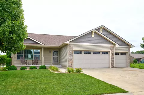 358 S 85th St, West Des Moines, IA 50266