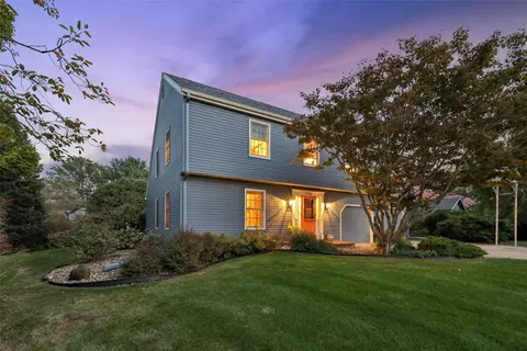 1940 Manor Cir, Grinnell, IA 50112