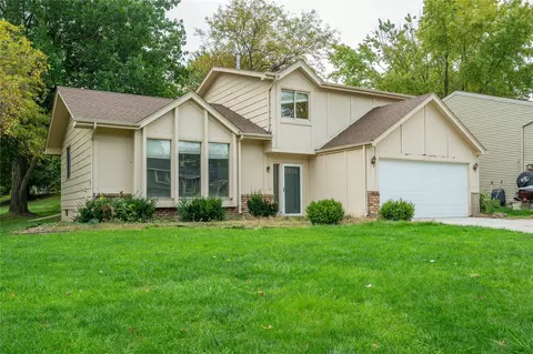 4305 98th St, Urbandale, IA 50322