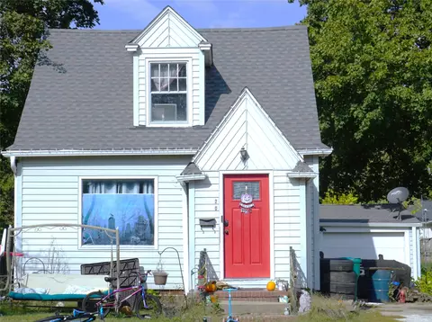 207 E Buchanan St, Winterset, IA 50273