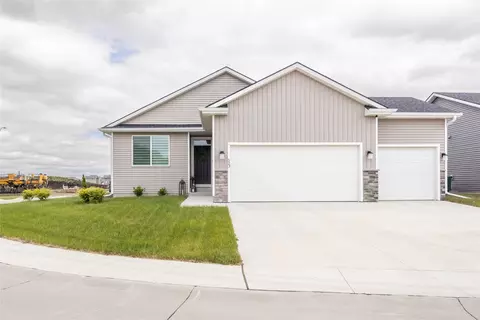 523 NE Vista Ln, Ankeny, IA 50021