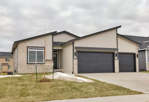 708 NE Doe Pointe Dr, Ankeny, IA 50021