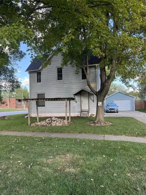 1137 9th St, Nevada, IA 50201