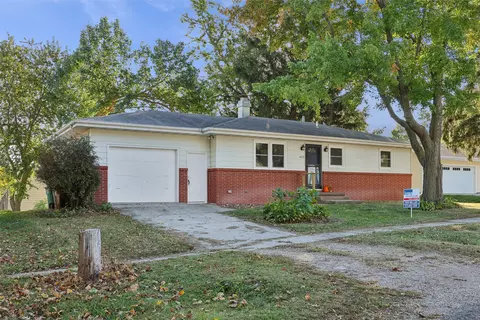 402 S Main St, Prairie City, IA 50228