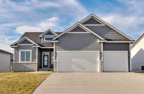 712 NE Doe Pointe Dr, Ankeny, IA 50021