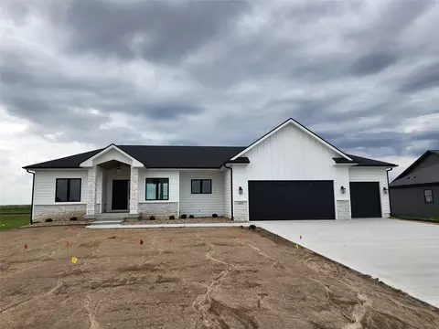 1113 Willow Dr, Huxley, IA 50124