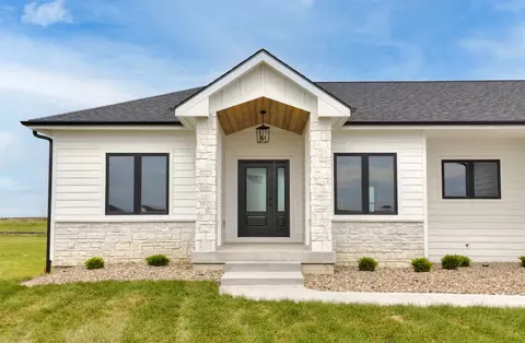 1113 Willow Dr, Huxley, IA 50124