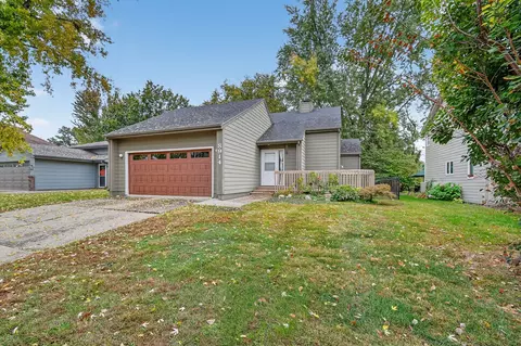 8914 Valdez Dr, Urbandale, IA 50322