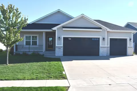 726 35th St SW, Altoona, IA 50009