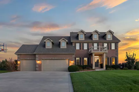 675 SE Woodcrest Dr, Waukee, IA 50263