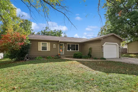 70 Pennsylvania St, Carlisle, IA 50047
