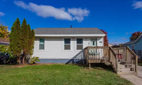 2916 Walker St, Des Moines, IA 50317