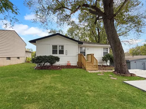 1004 Titus Ave, Des Moines, IA 50315