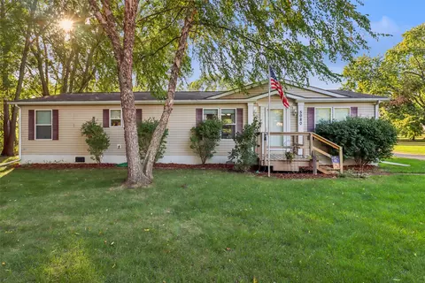 5080 NE 3rd St, Des Moines, IA 50313