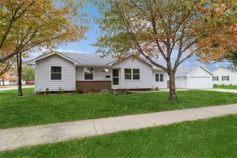 114 S 14th Ave, Winterset, IA 50273