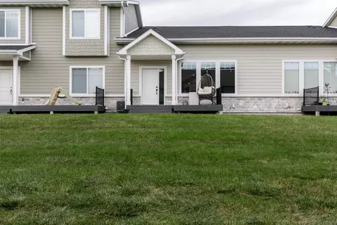 9140 Spring Crest Ln, West Des Moines, IA 50266