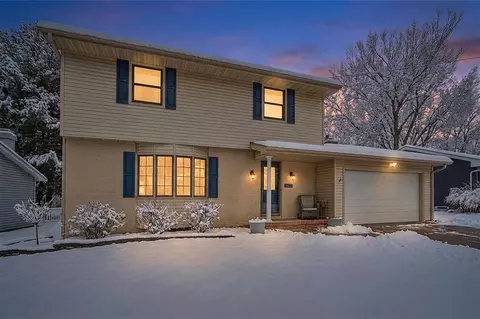 8505 Airline Ave, Urbandale, IA 50322