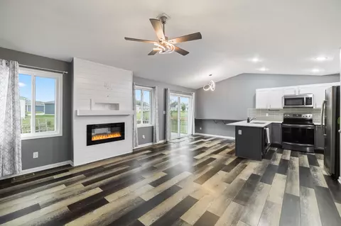 1015 Locust St, Waukee, IA 50263