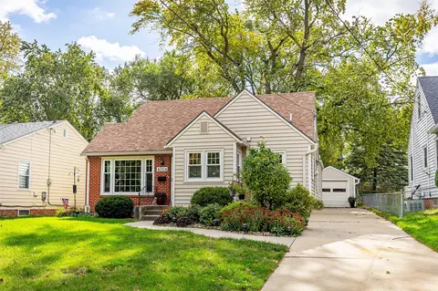 4004 Clinton Ave, Des Moines, IA 50310