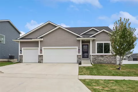 604 N 17th St, Indianola, IA 50125