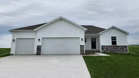 809 2nd St NE, Altoona, IA 50009