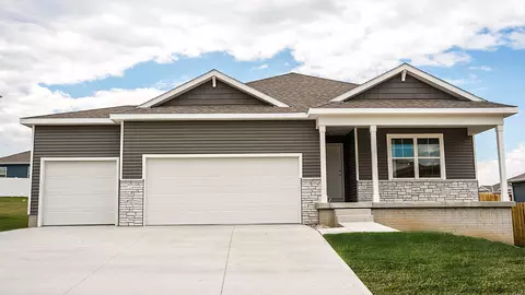 837 7th St NW, Bondurant, IA 50035