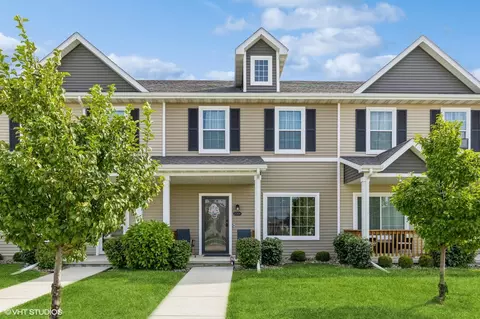 2304 Hazeltine Pl, Norwalk, IA 50211