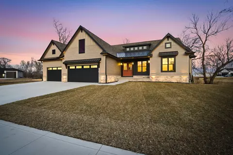 5317 174th St, Waukee, IA 50263