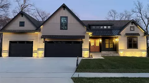 5317 174th St, Waukee, IA 50263