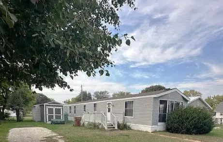 420 Garfield Ave, Farnhamville, IA 50538