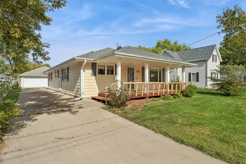 710 W 3rd Ave, Indianola, IA 50125