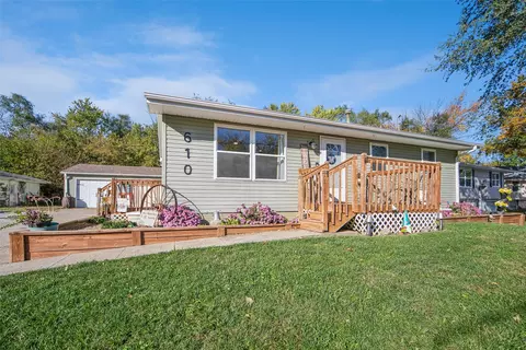 610 Franklin Dr, Martensdale, IA 50160