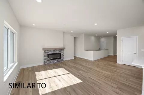 16728 Walnut Meadows Cir, Urbandale, IA 50323