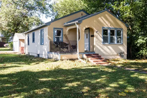 621 W 4th St S, Newton, IA 50208