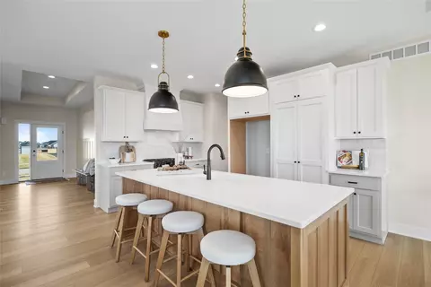 2301 Green Leaf Cir, Norwalk, IA 50211