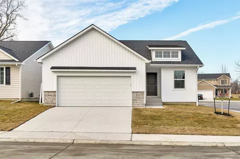 415 Commons Dr, Carlisle, IA 50047